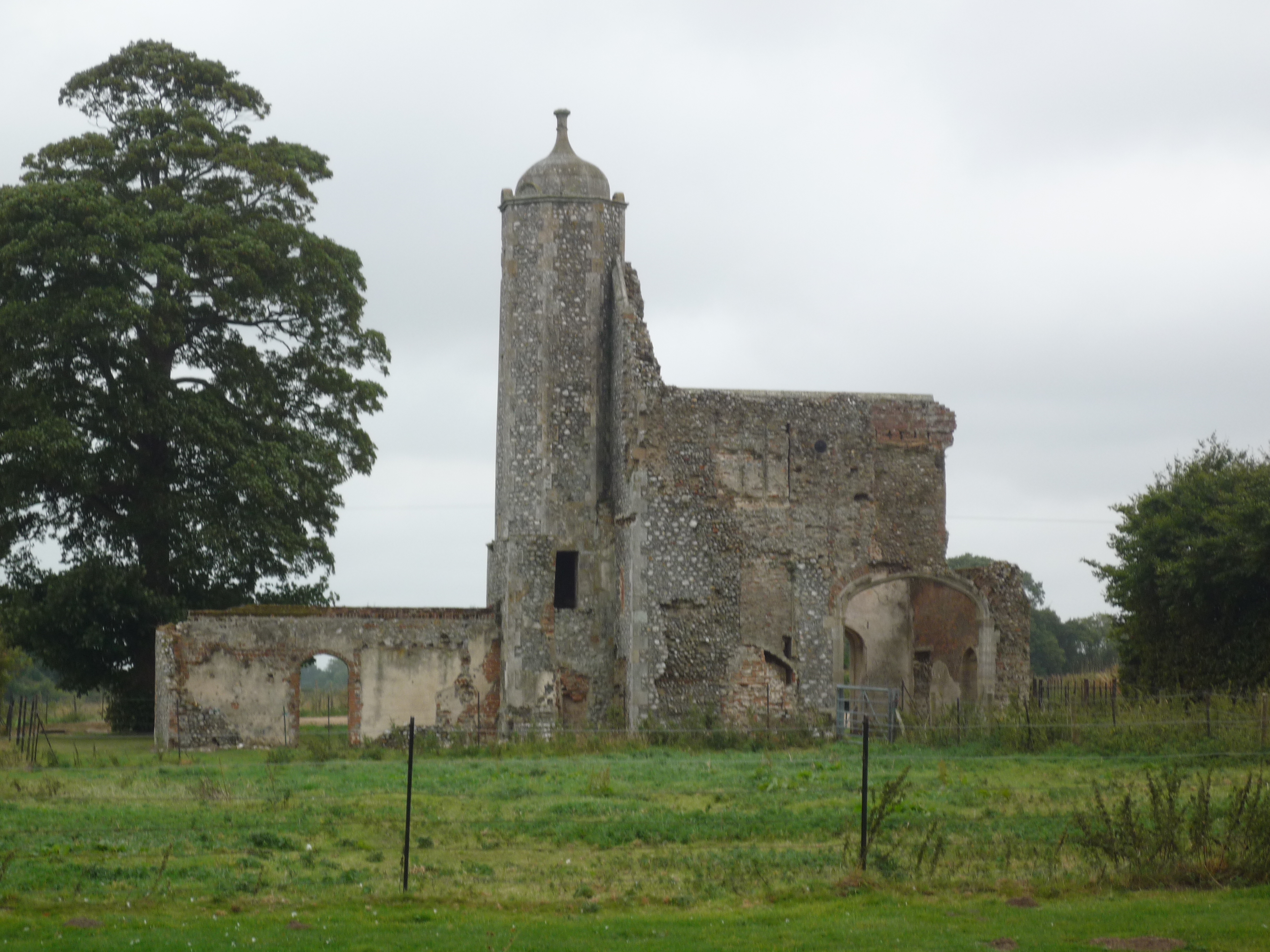 An image of Baconsthorpe Castle