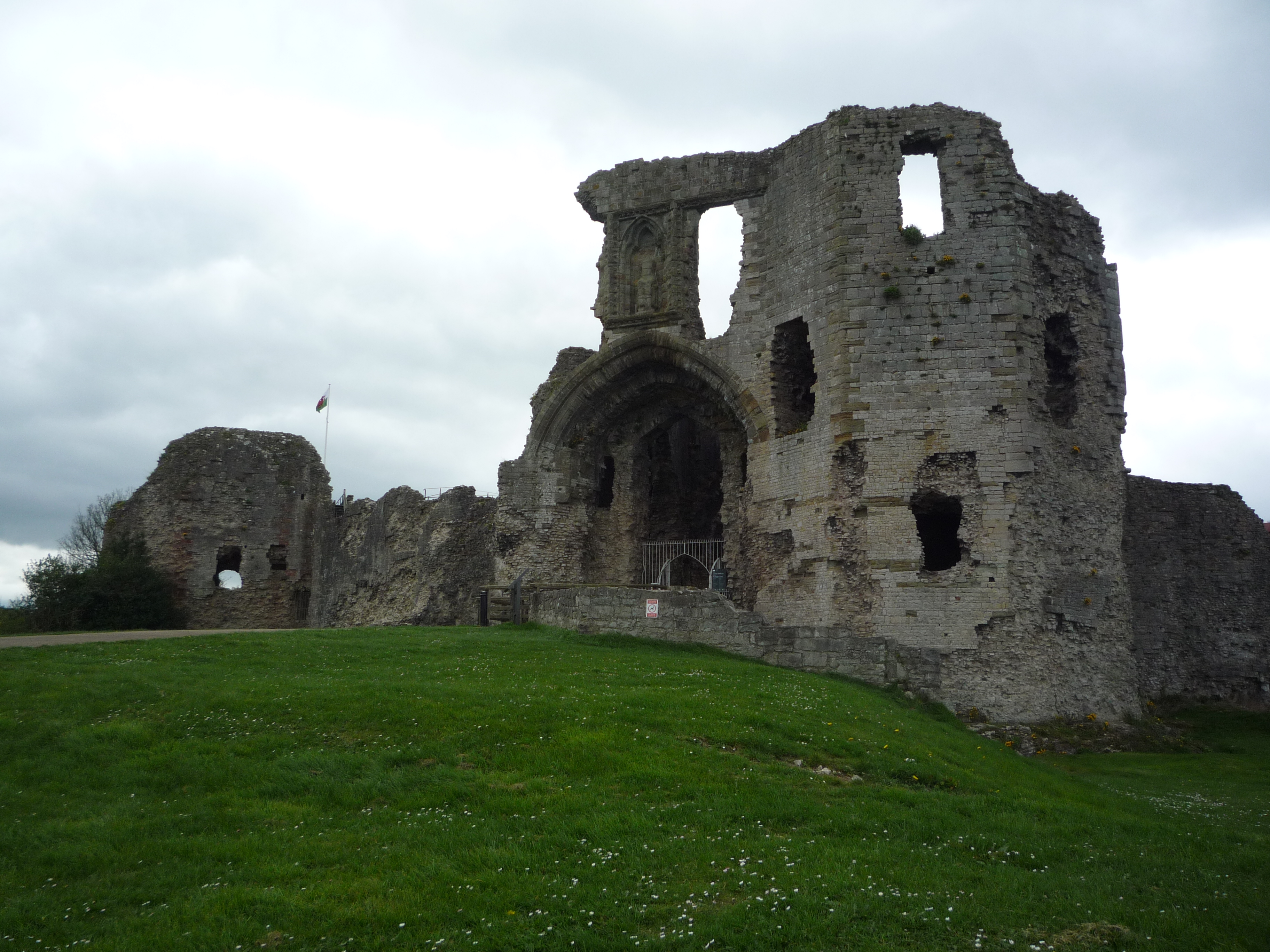 An image of Denbigh Castle