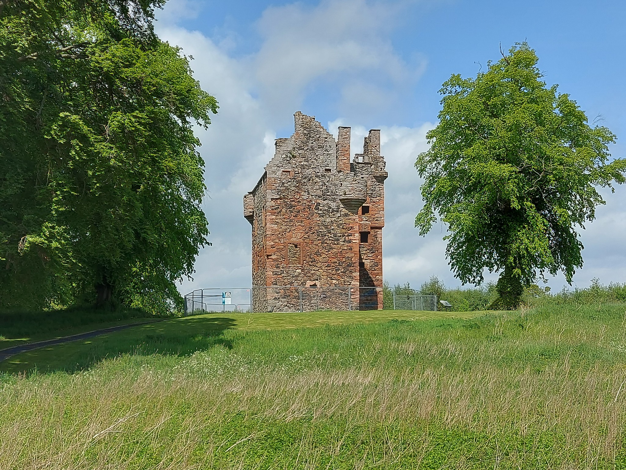 An image of Greenknowe Tower