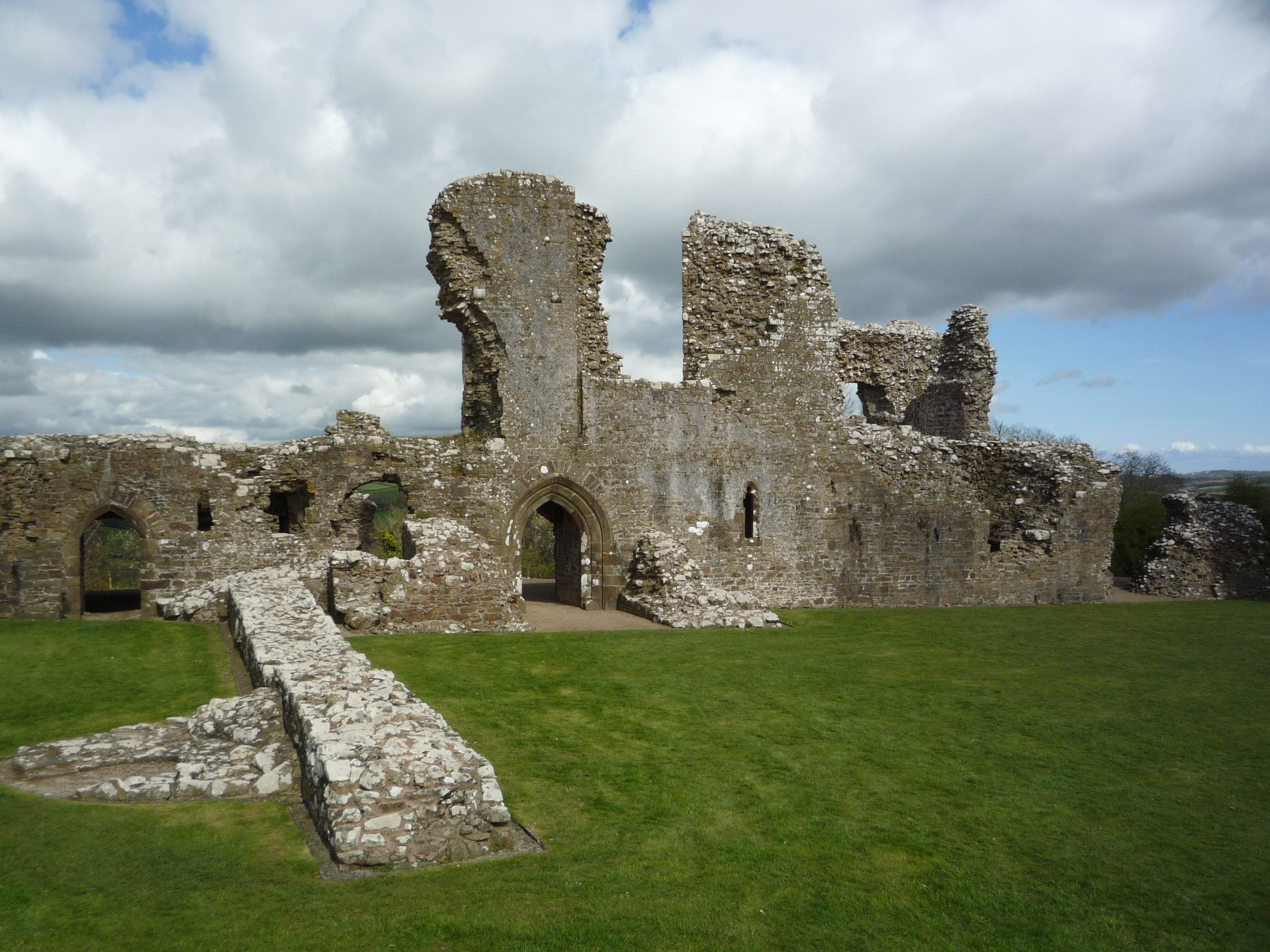 An image of Llawhaden Castle