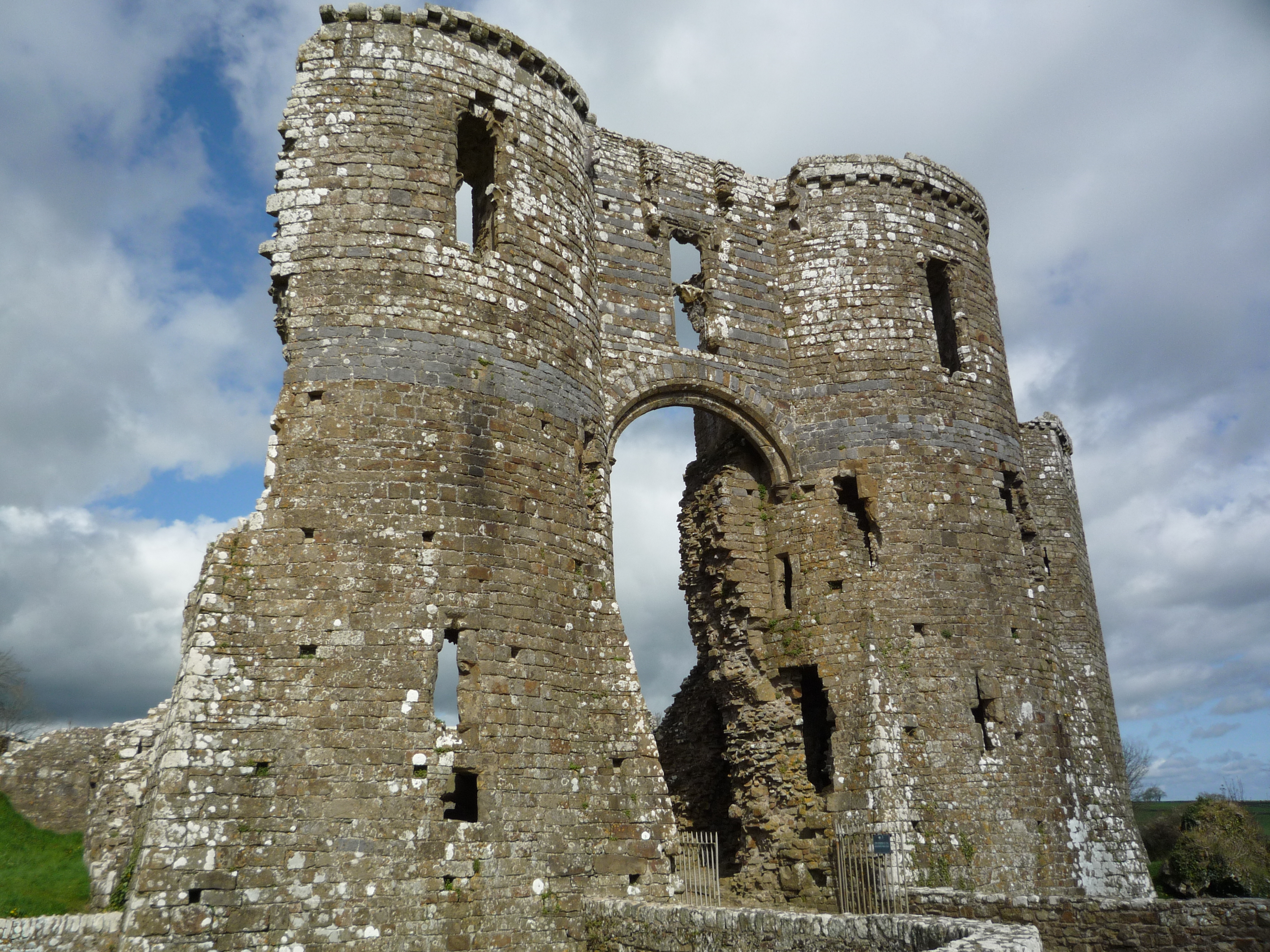 An image of Llawhaden Castle