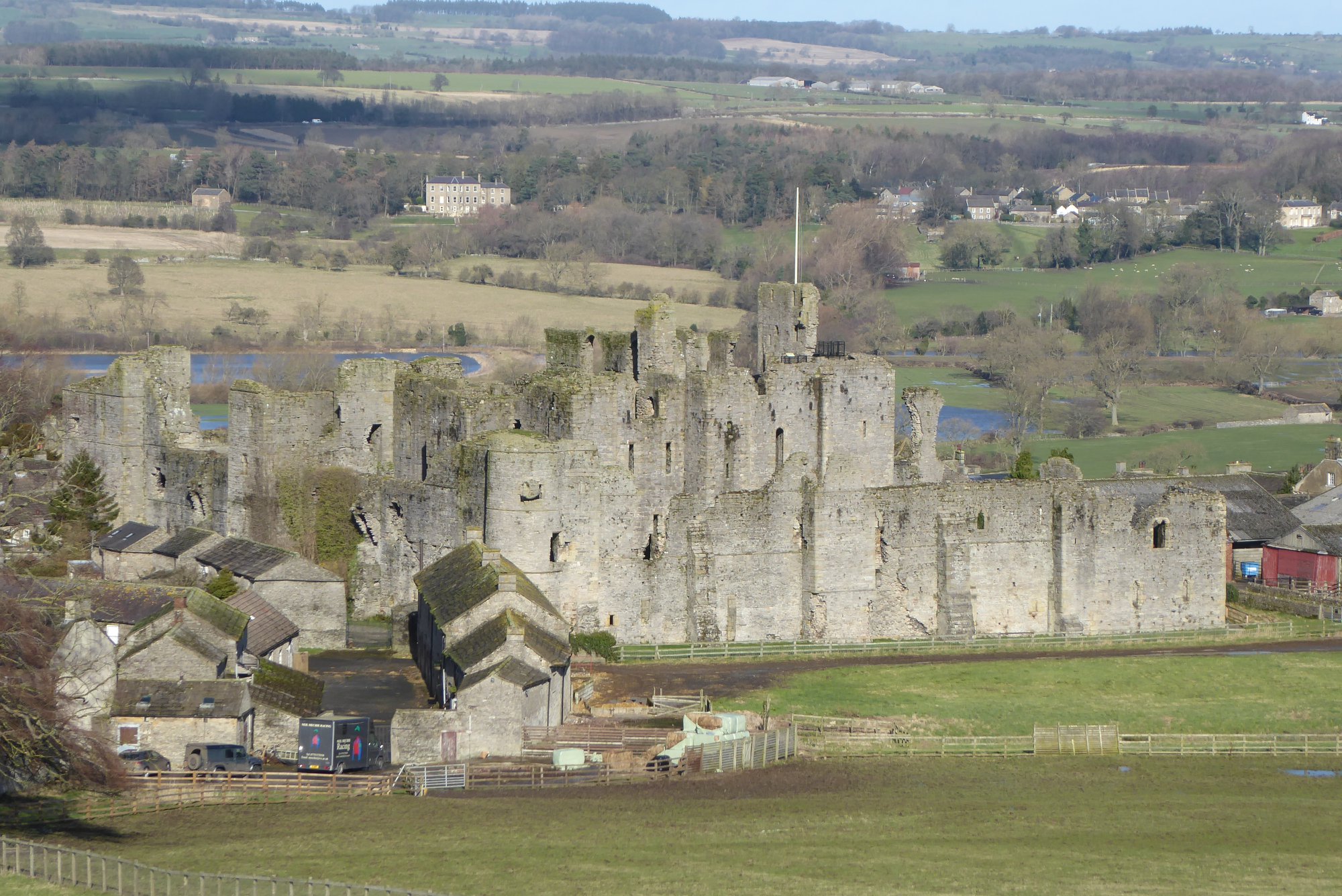 An image of Middleham Castle