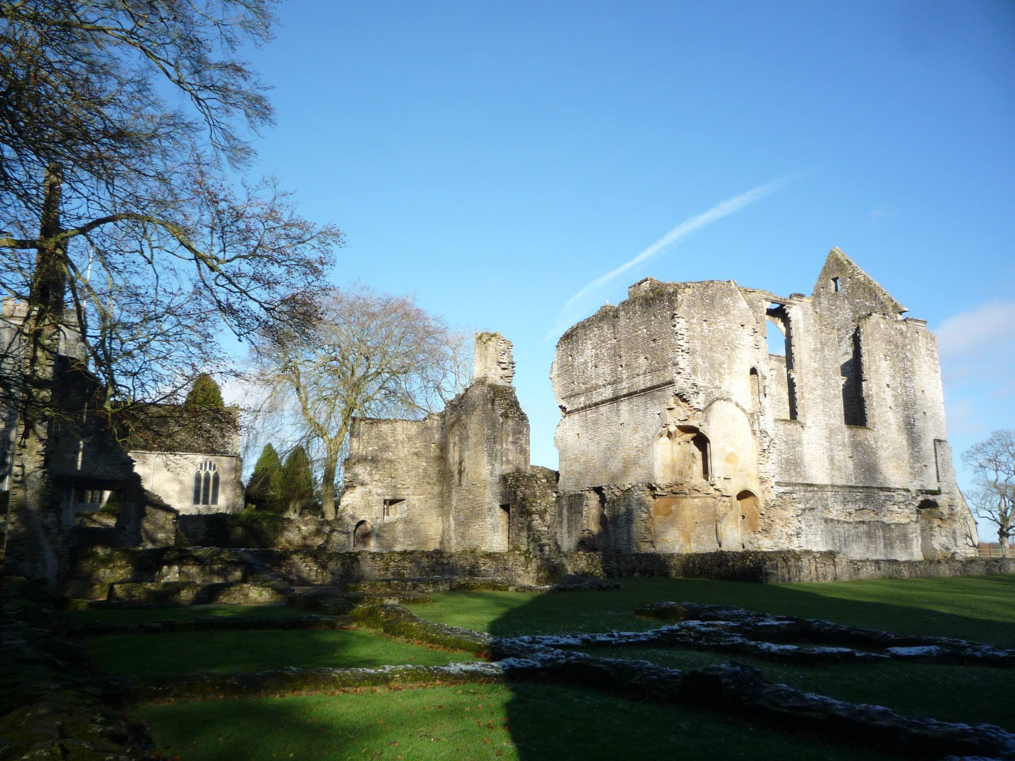 An image of Minster Lovell Castle