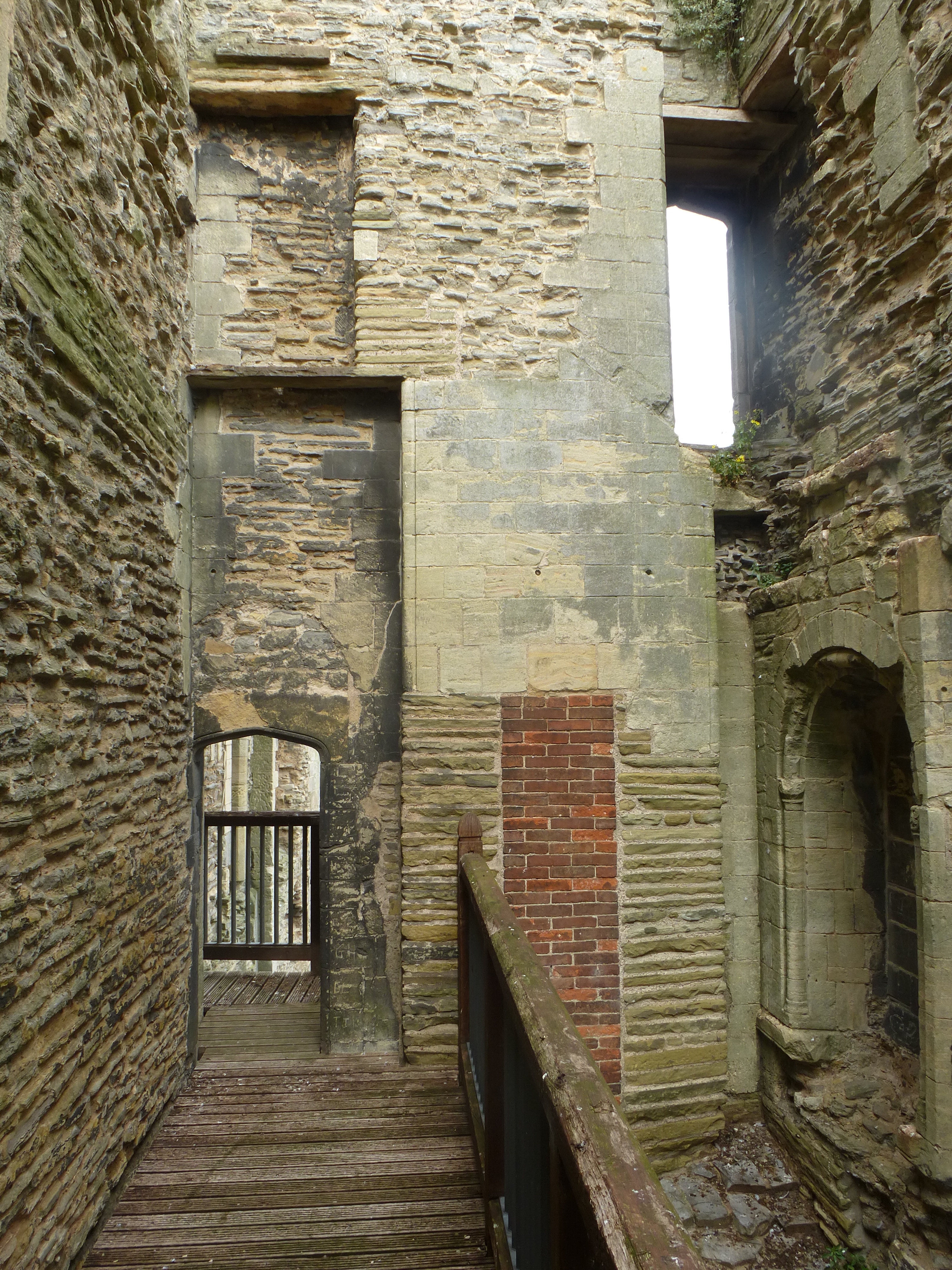 An image of Newark Castle (England)