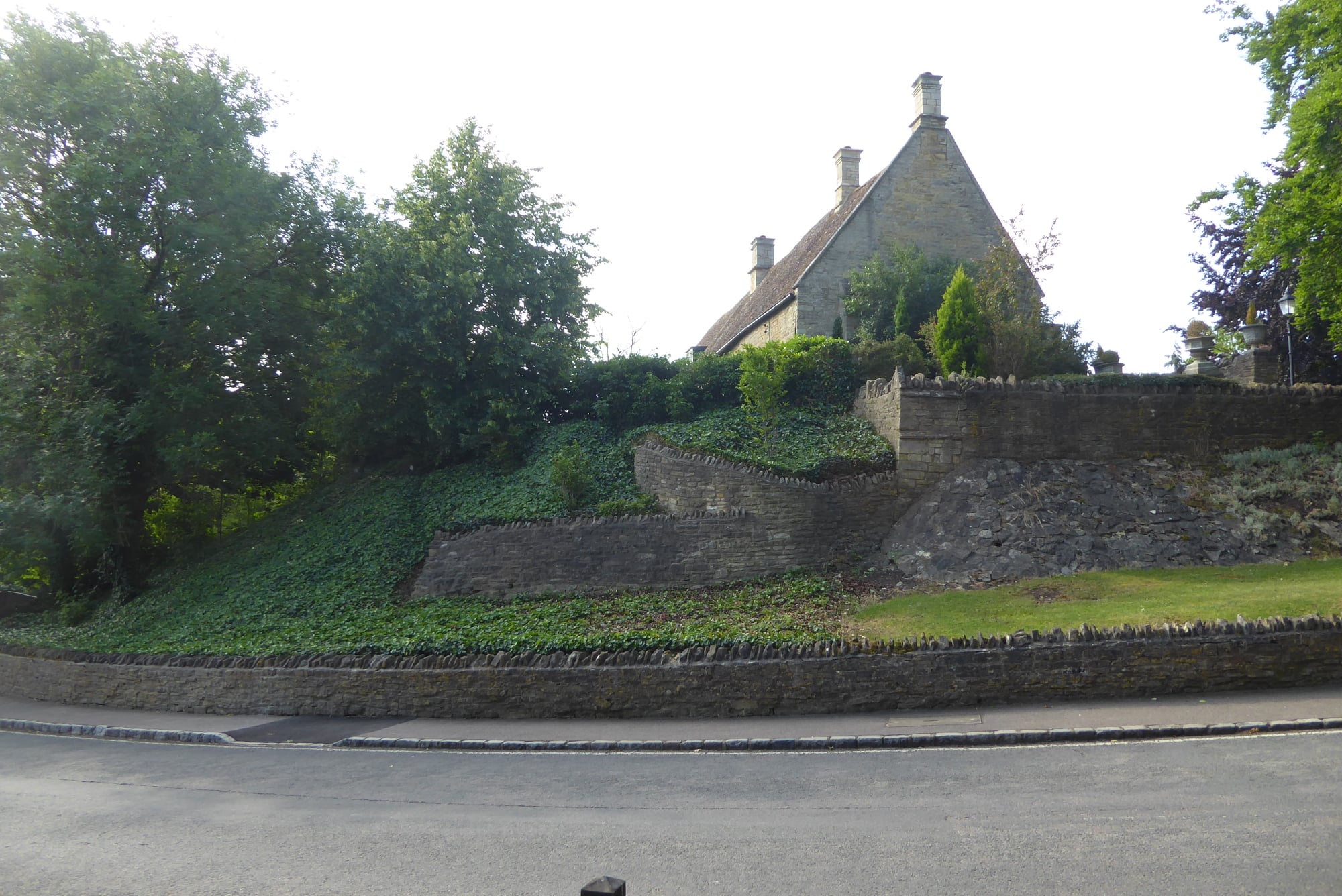 An image of Odell Castle
