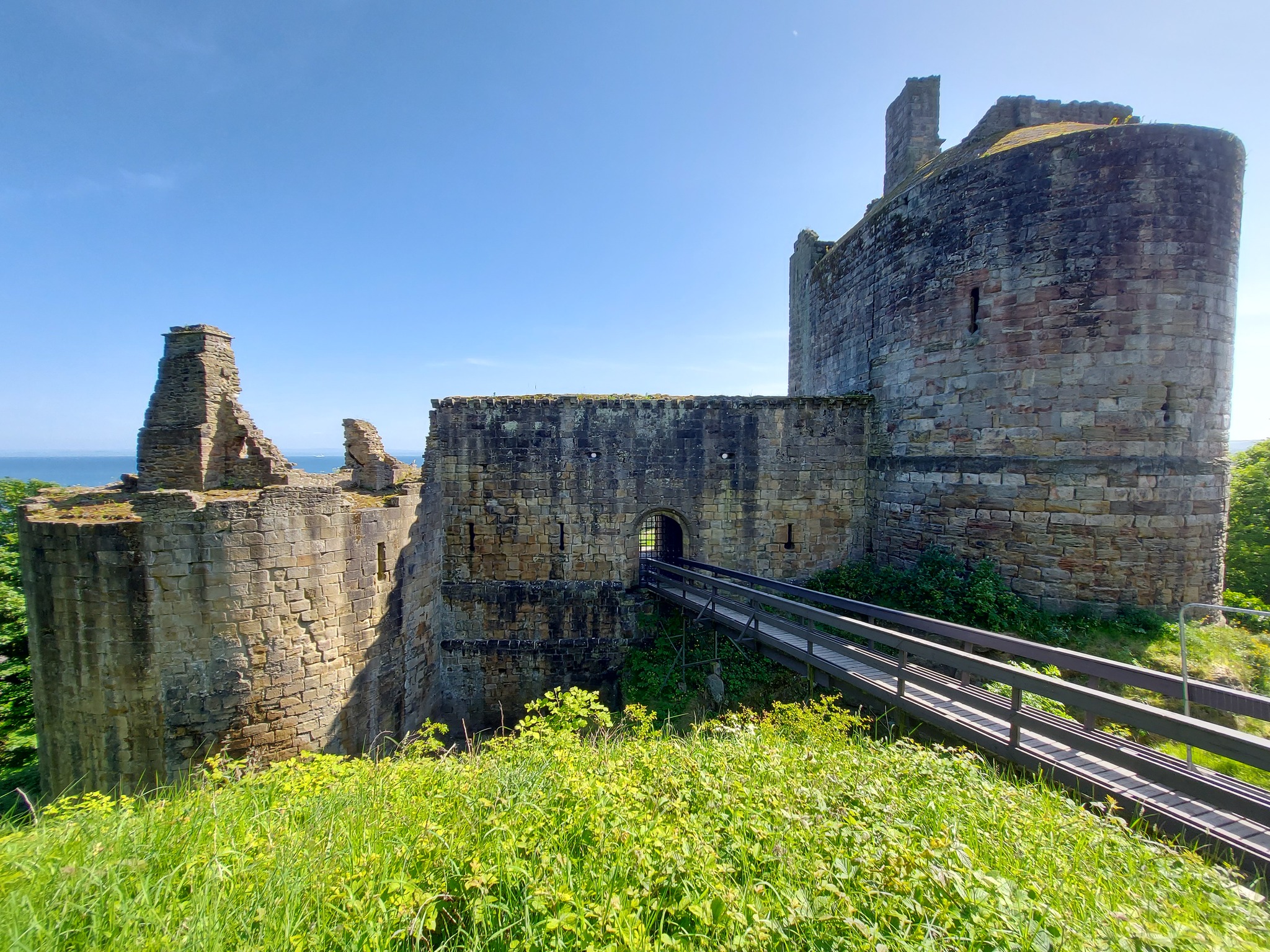 An image of Ravenscraig Castle