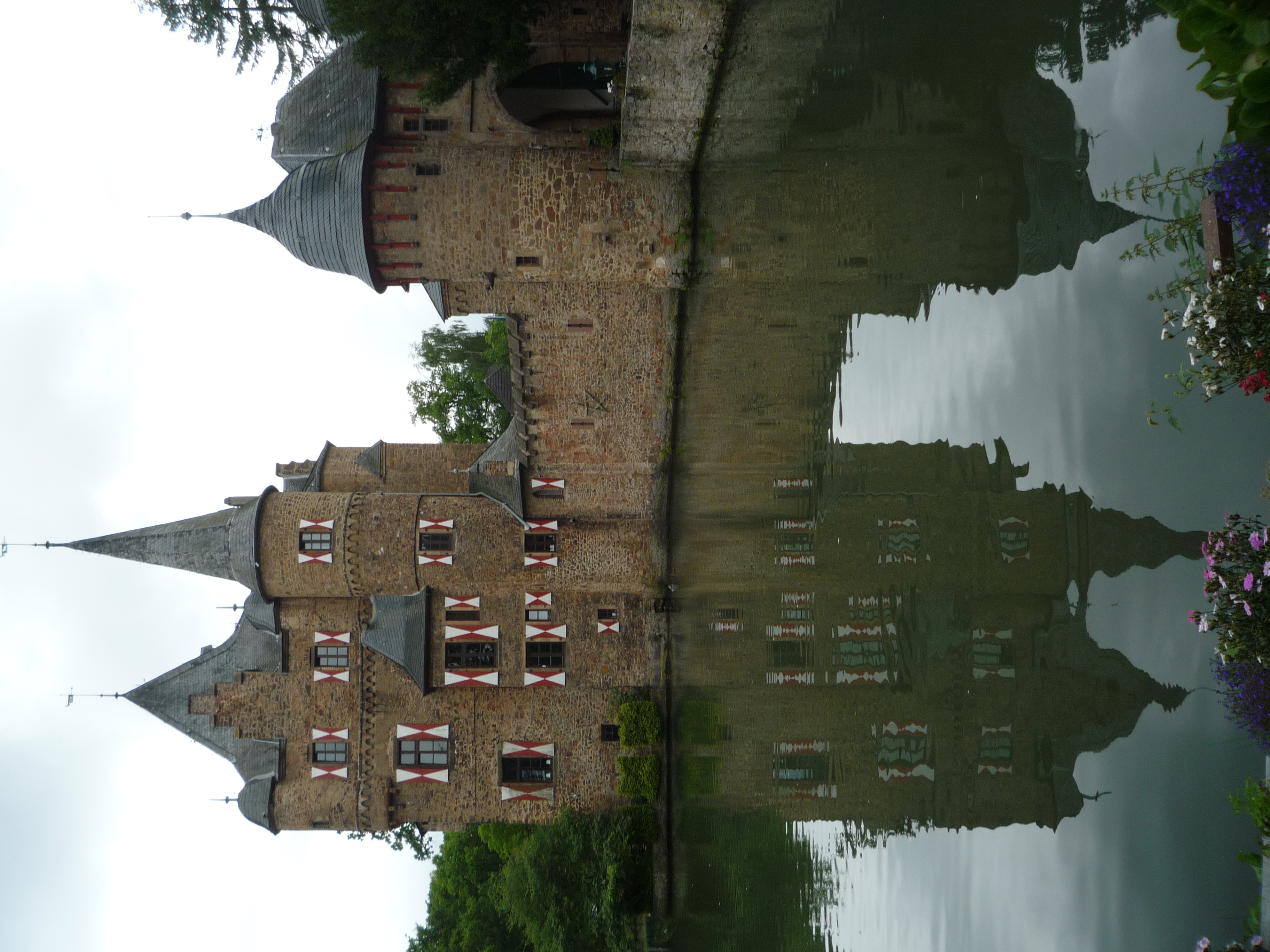 An image of Satzvey Castle