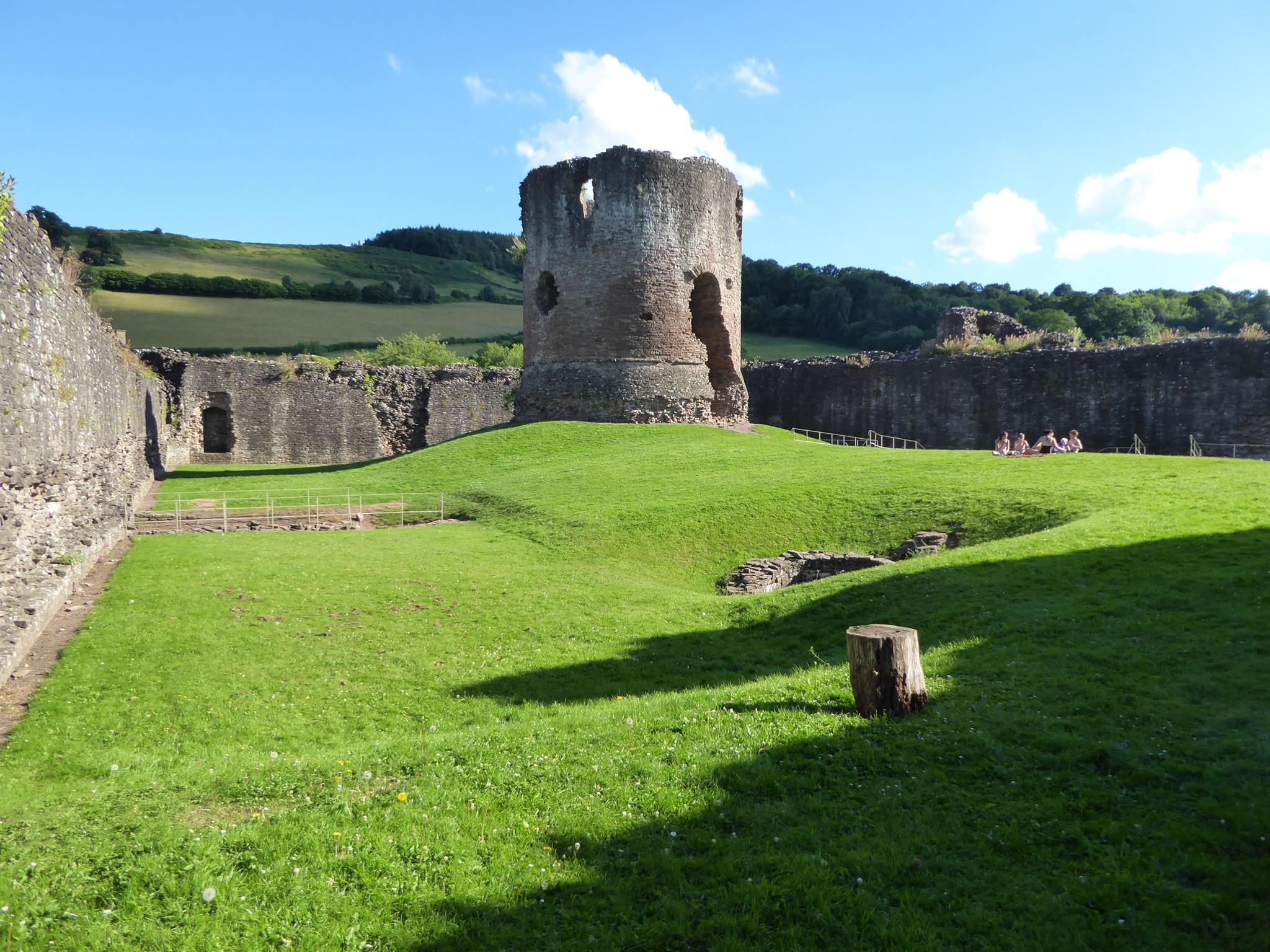 An image of Skenfrith Castle
